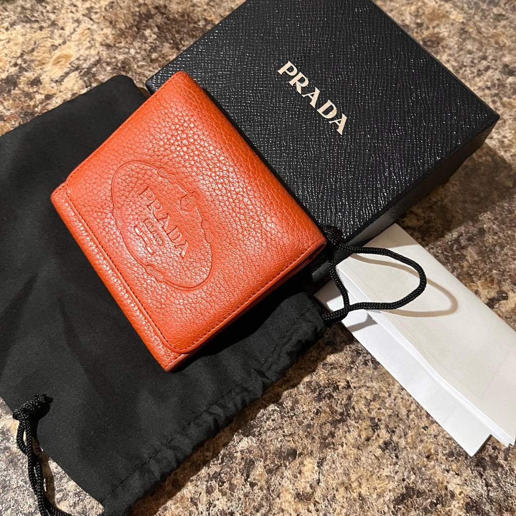 Prada Wallet Pre Loved
